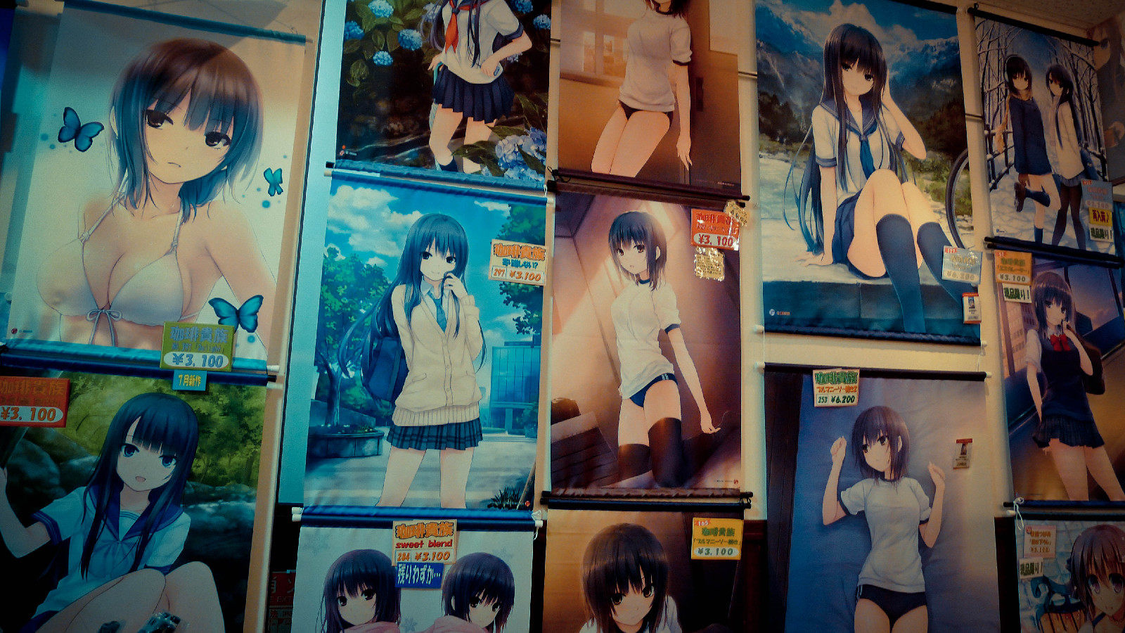 日本桥绘师KANTOKU专卖店，满墙的海报