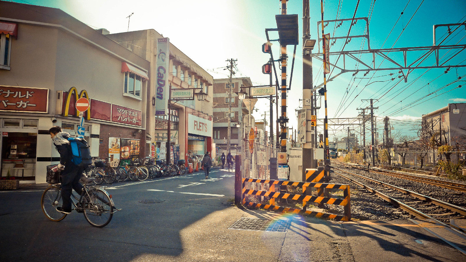 放课后骑单车的少年